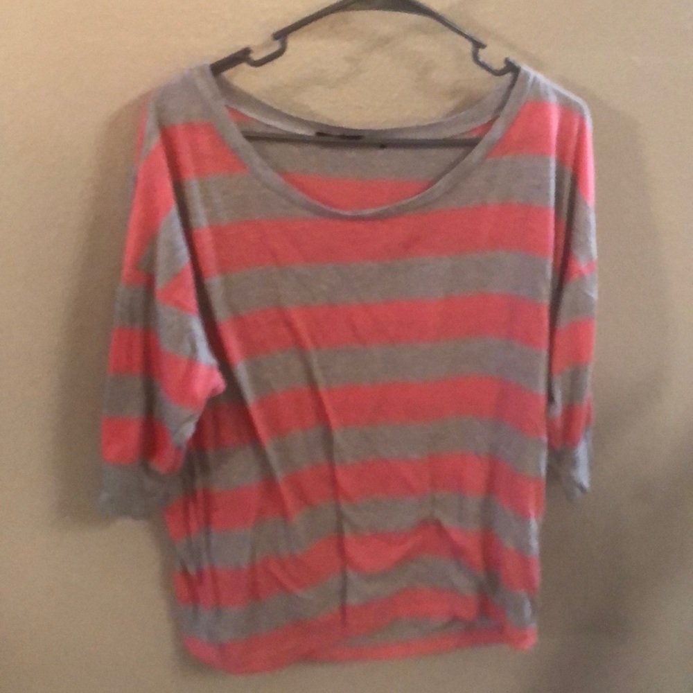 Pink/gray top